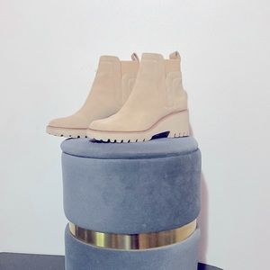 Dolce Vita Cream Suede Ankle Boot Size 9-Women’s -New